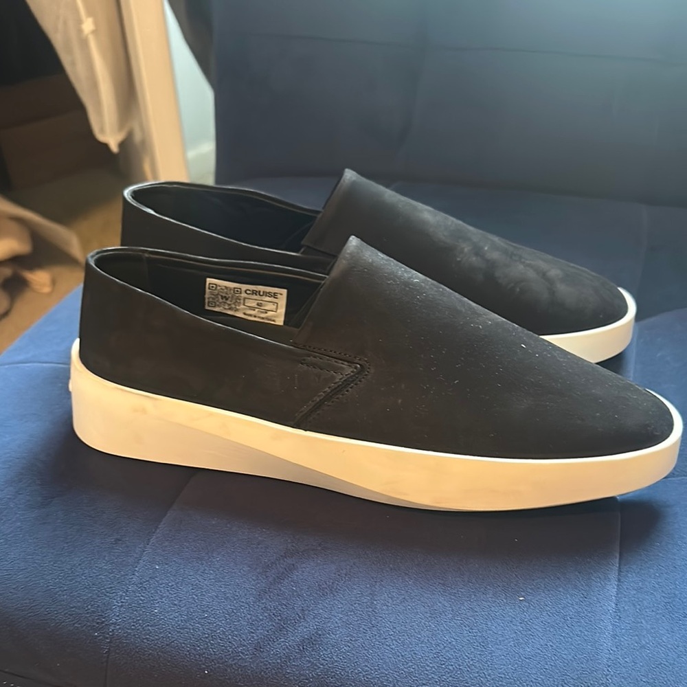 Wolf & Sheperd Suede Black Slip-On Cruise Shoes Sz 40 New